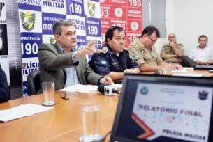 Curado e comandantes da PM e Bombeiros, em entrevista coletiva, fazem balano de operao
